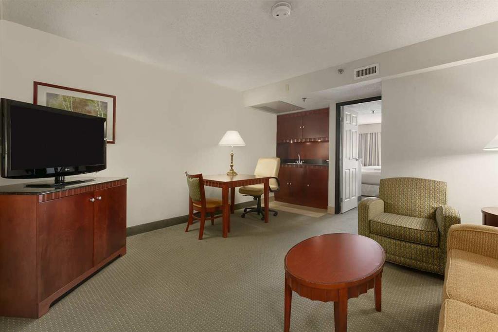 Embassy Suites By Hilton Richmond Room photo